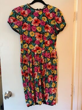Vintage 100% silk Floral Short Sleeve Gathered Waist Dress size S